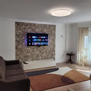 Mouro Rivers House - Remarkable 3-bed Apartamento Algueirão