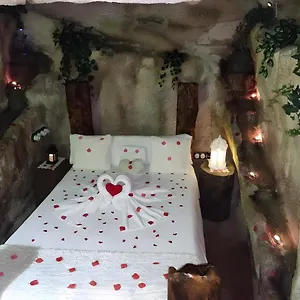 La Cova De Pavet Pontons